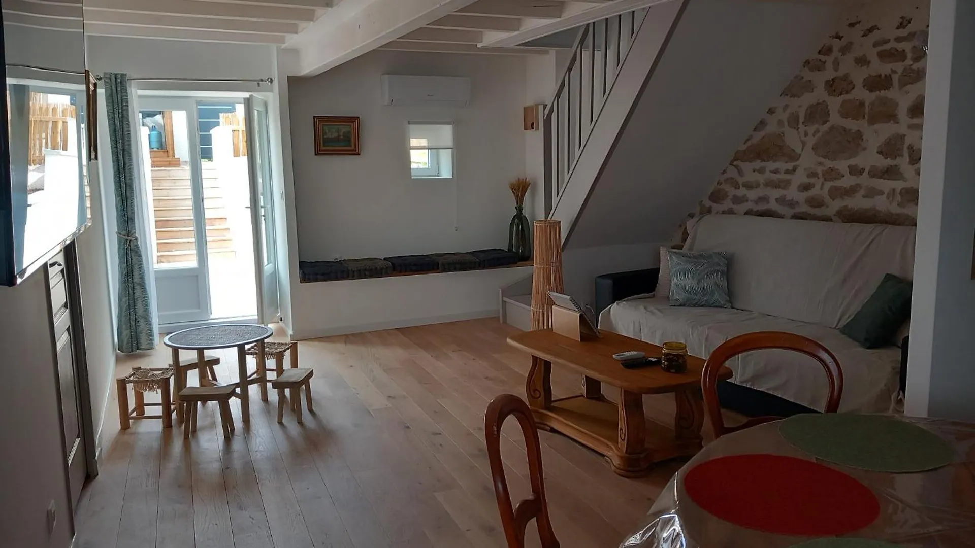 Holiday home Gite La Tourterelle En Auvergne Champs